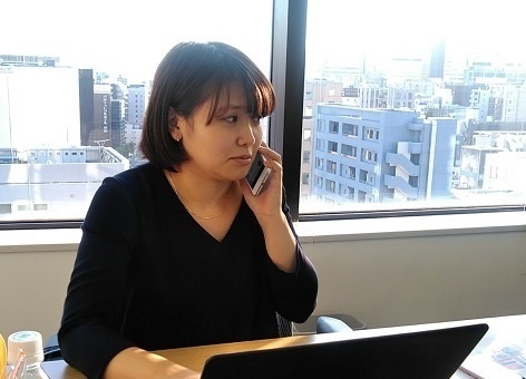 インタビュアー